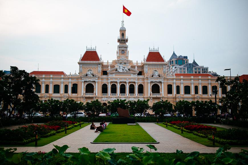 Đường Nguyễn Huệ Ủy ban Nhân dân Thành phố Điểm tham quan phải đến ở TP.HCM bởi Aaron Joel Santos