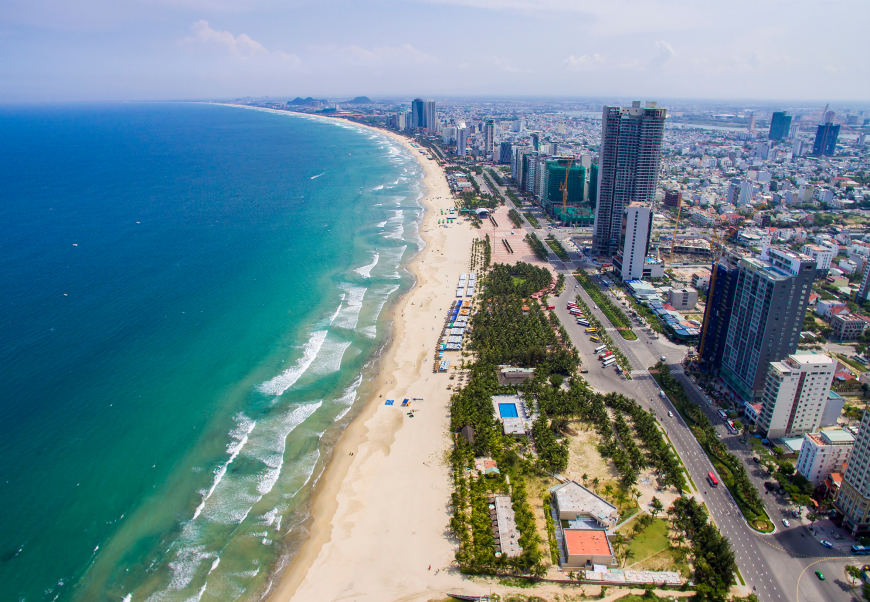 da nangs lange strandpromenade erstreckt sich von der son tra halbinsel bis nach hoi an